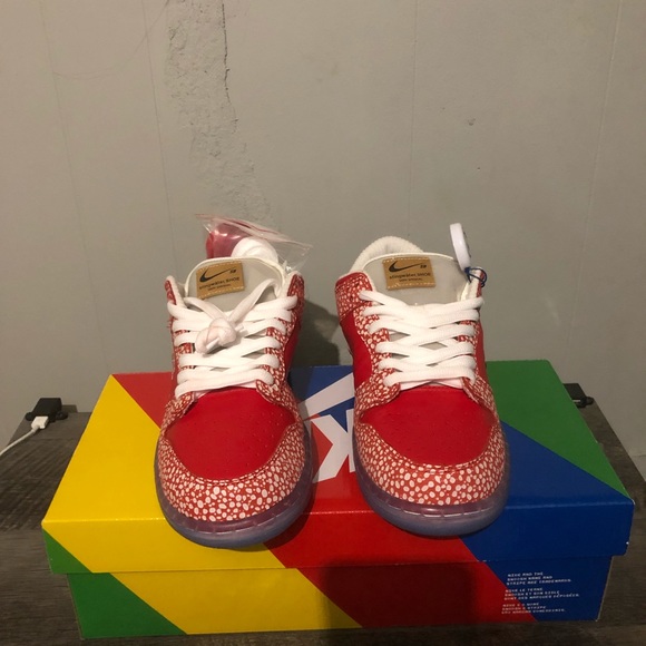 Nike SB Dunk Low x Stingwater Magic Mushroom - Picture 4 of 12